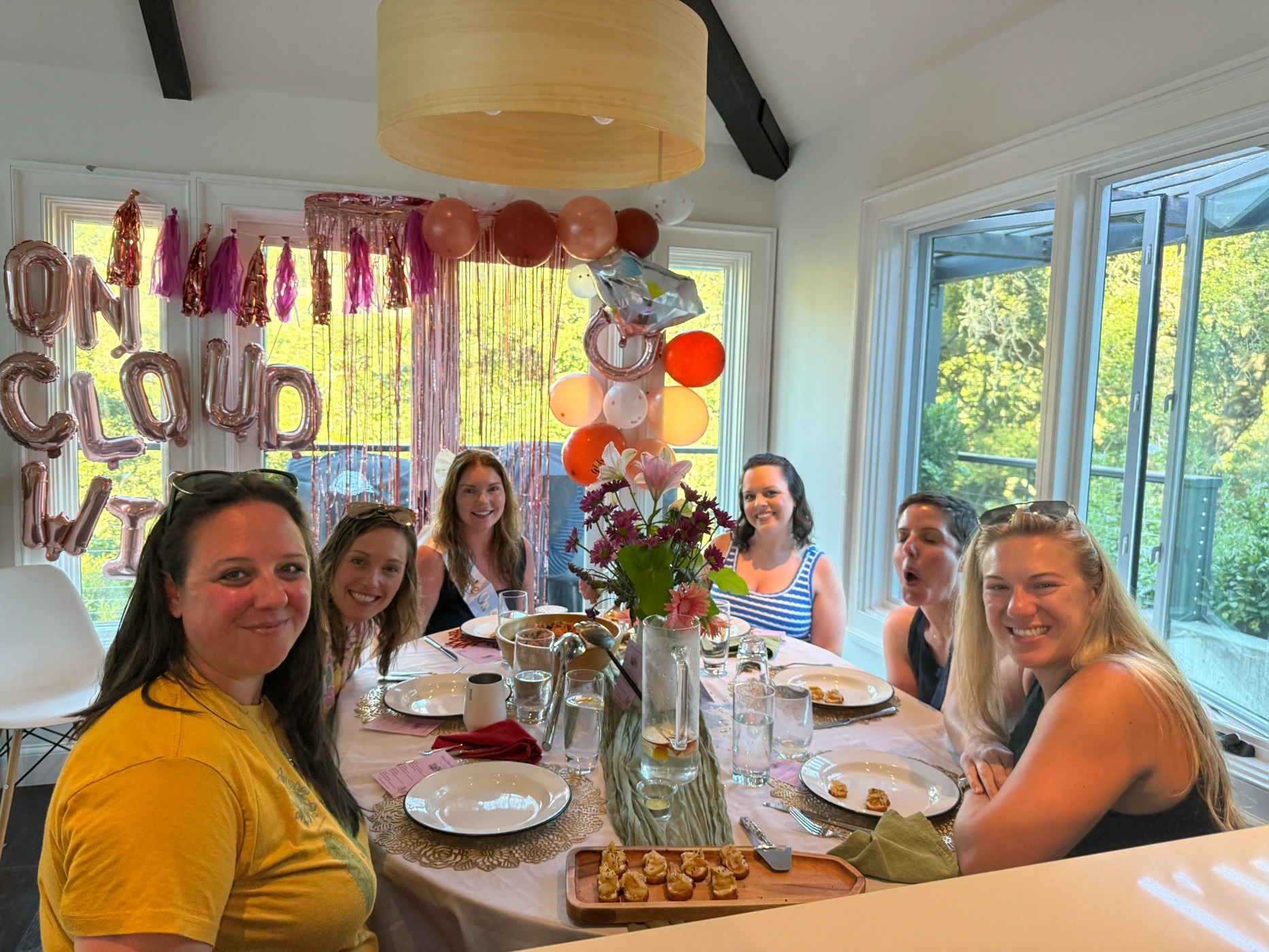 bach dinner 6 girls.jpg bach dinner 6 girls.jpg