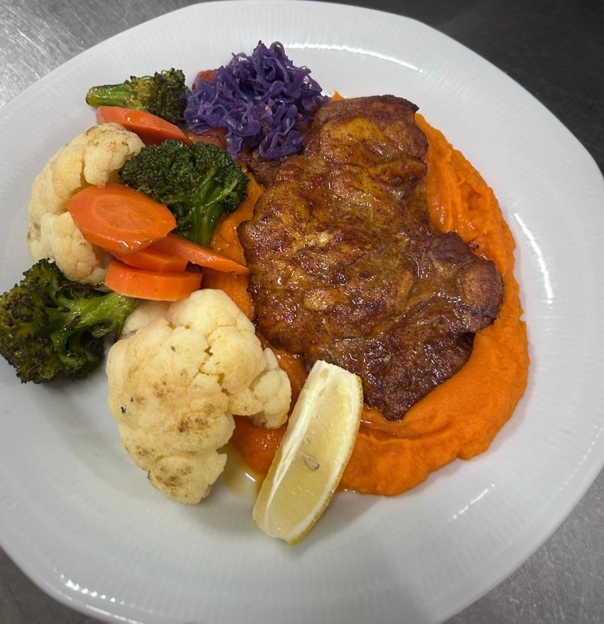 pollo especiado con vegetales glaseados.jpg pollo especiado con vegetales glaseados.jpg