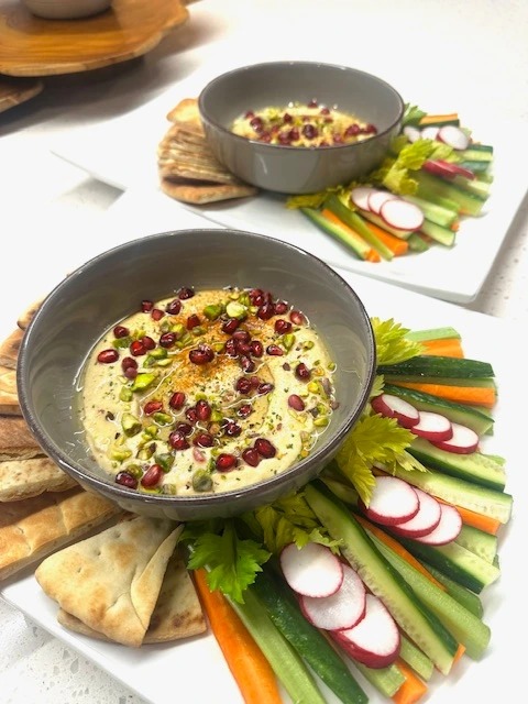 Hummus, pomegranat, pita.jpg