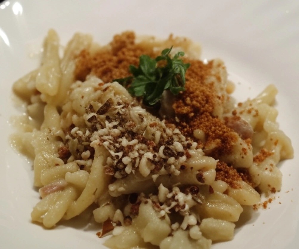 casarecce cavolfiore acciughe con mandorle.jpg