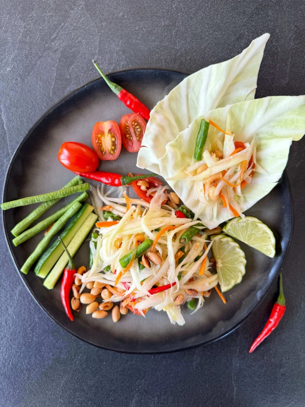 Papayasalat runder Teller.jpeg Papayasalat runder Teller.jpeg