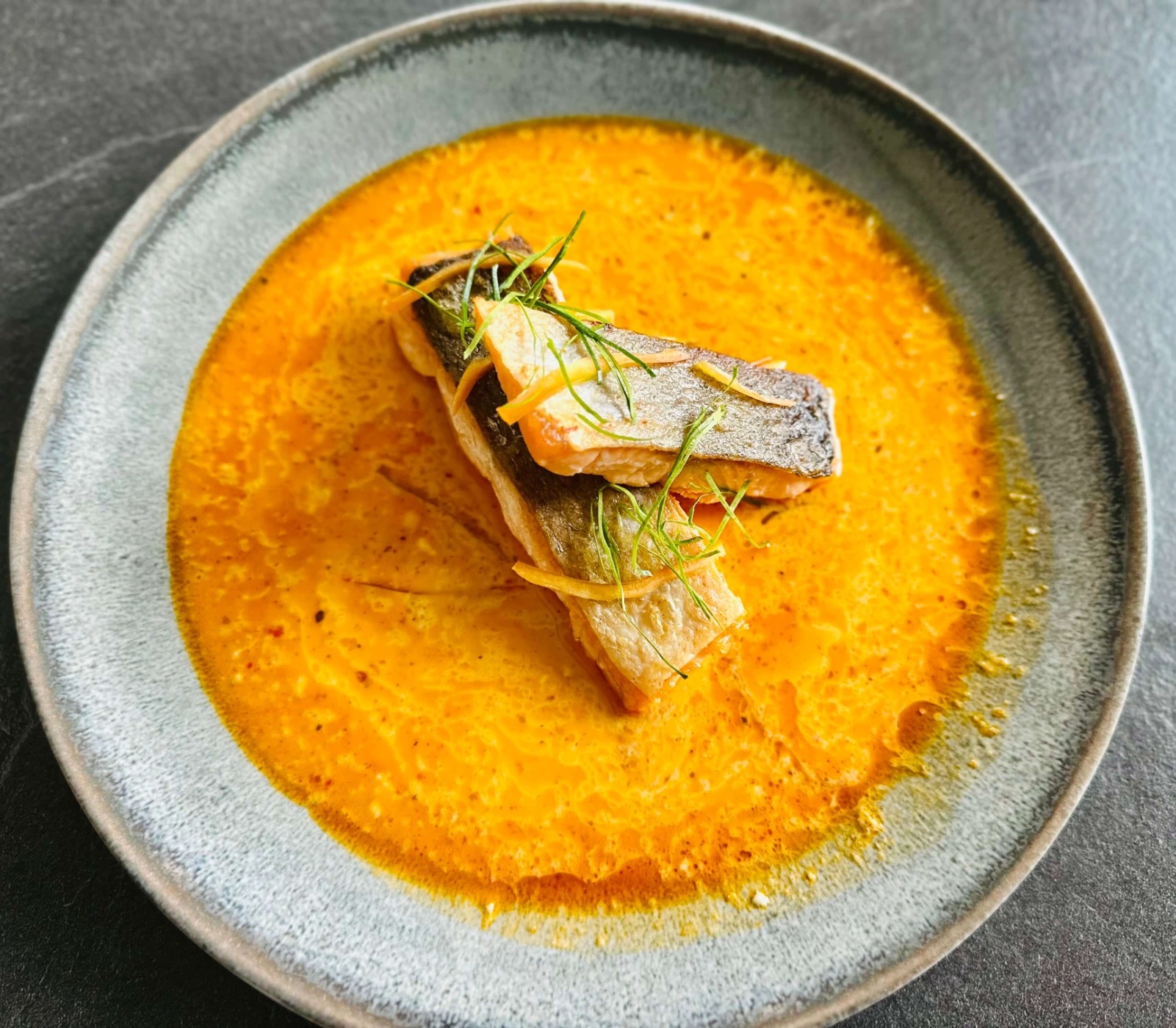 Lachs mit rotem Thai Curry.jpg Lachs mit rotem Thai Curry.jpg