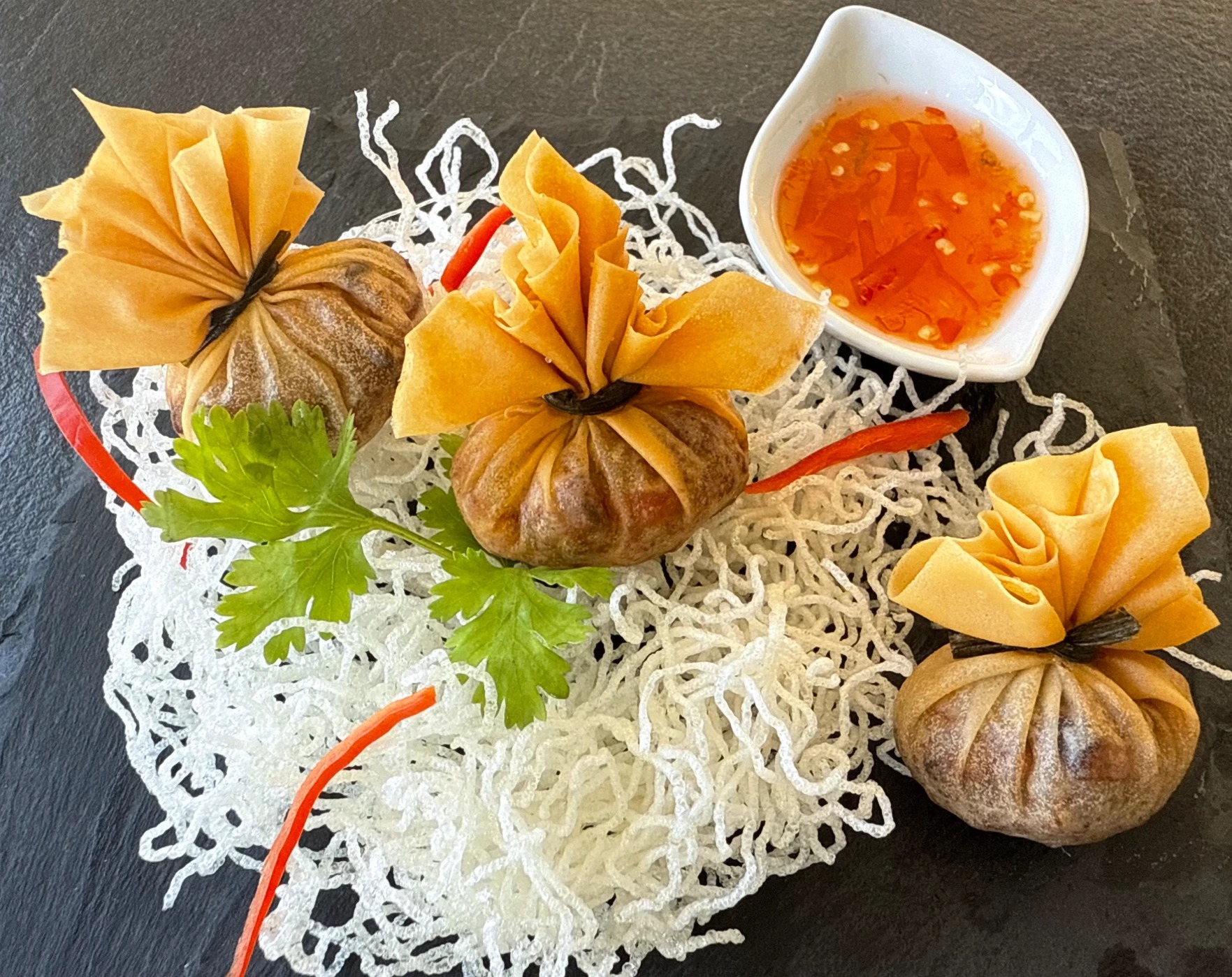 Tung Thong_Thai taschen.jpeg Tung Thong_Thai taschen.jpeg