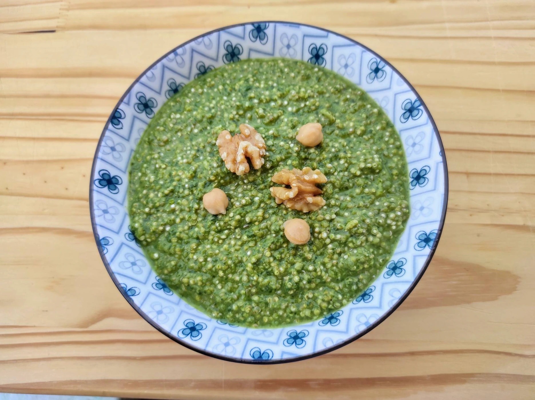 Quinoa con crema di ceci e cime di rapa e noci.jpg