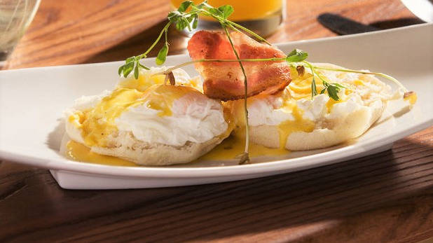 Huevos en salsa de mango.jpg