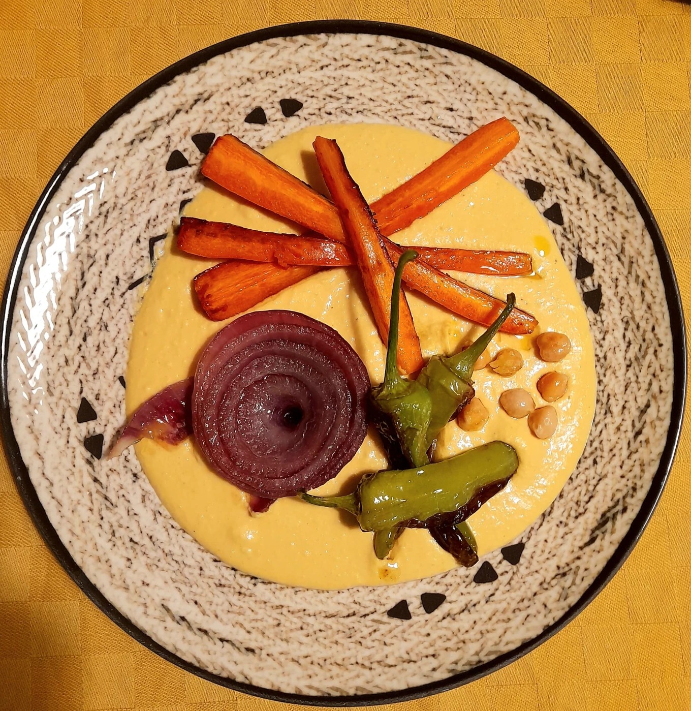 Hummus con verdure.jpeg Hummus con verdure.jpeg