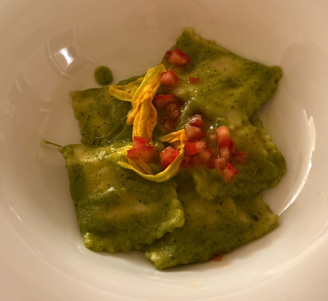 Ravioli di merluzzo con creme di zucchine (Cod ravioli with courgette sauce and courgette flowers).jpeg