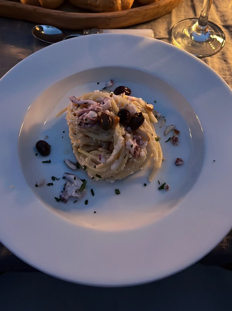 Spaghettoni calamari sauce olives almonds3.jpg