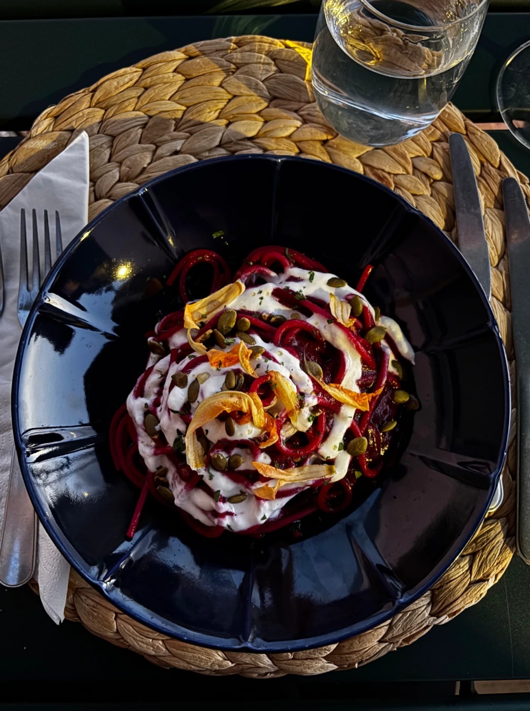 Spaghetti alla barbabietola, stracciatella e semi di zucca (Beetroot spaghetti, stracciatella e pumpkin seeds).jpeg