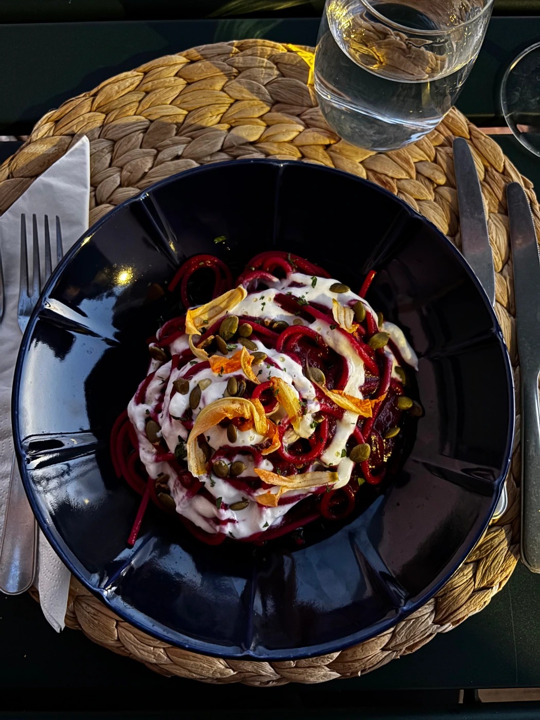 Spaghetti alla barbabietola, stracciatella e semi di zucca (Beetroot spaghetti, stracciatella e pumpkin seeds).jpeg