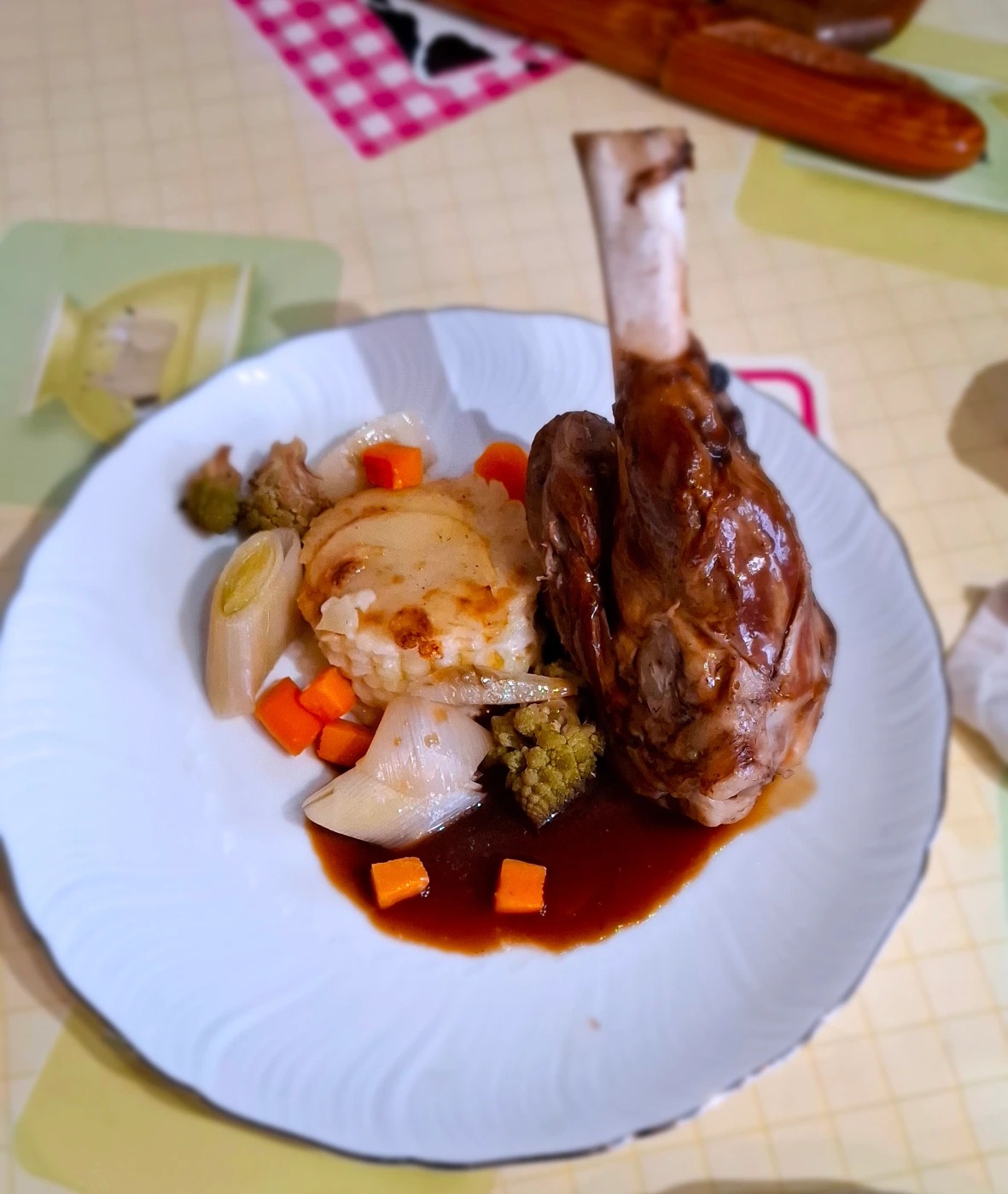 Souris d agneau confite gratin dauphinois legumes de saison jus corse cuisnie pour vous chef prive traiteur.jpg