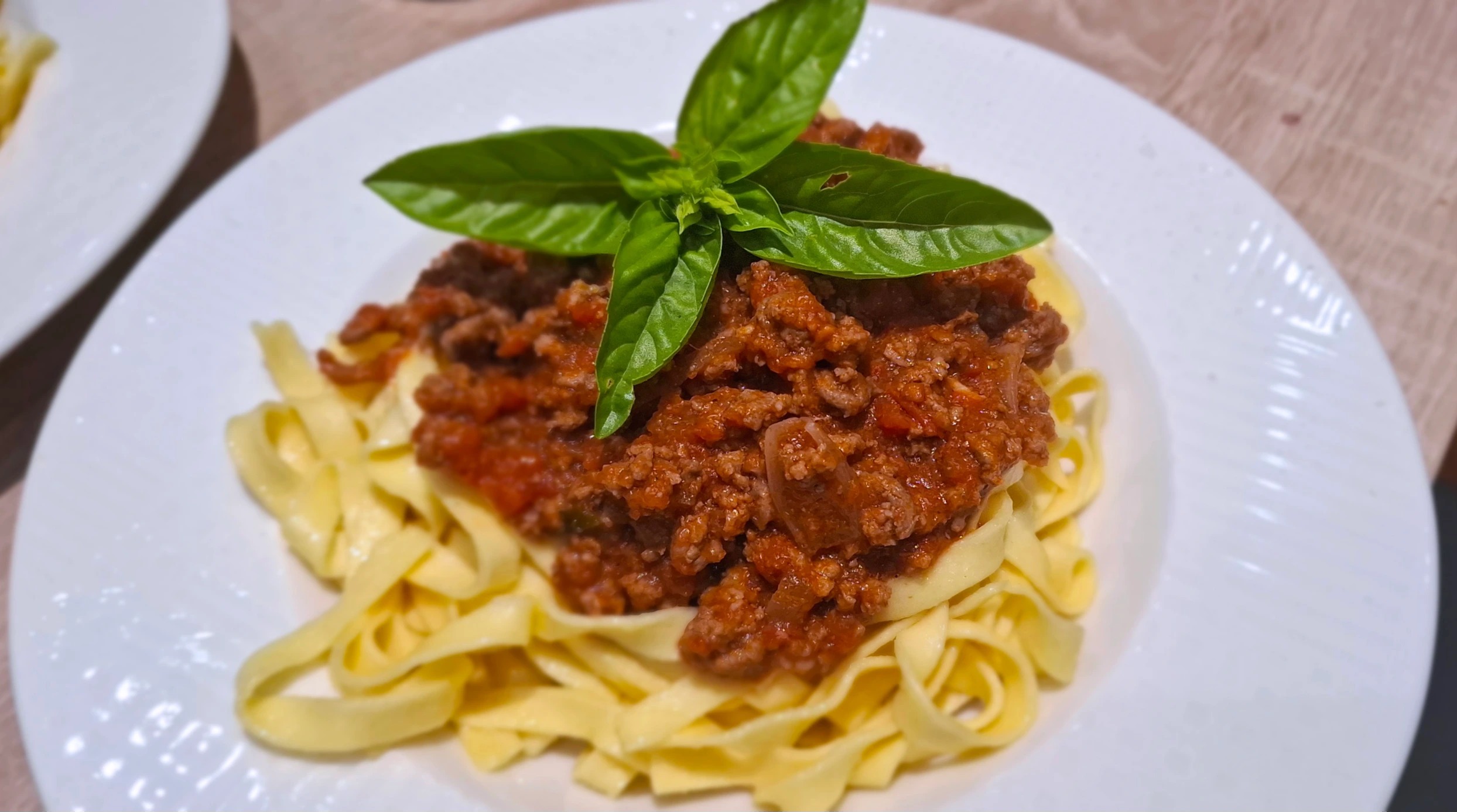 tagliatelle fraiches sauce bolognaise basilique chef prive traiteur cuisine pour vous.jpg