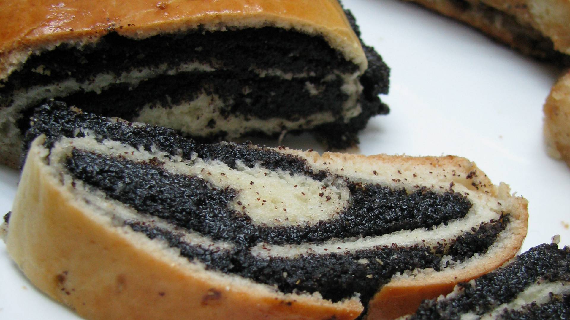 Hungarian Poppyseed Roll (makosh).JPG