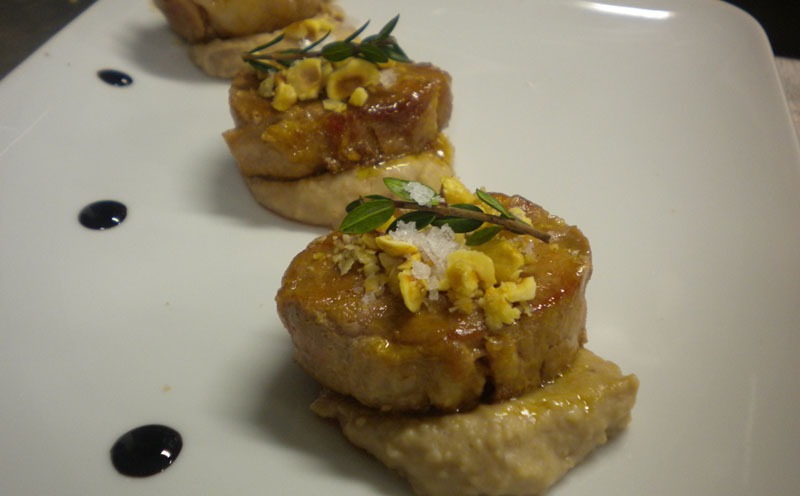 Filetto di maialino glassato, purea di castagne e nocciole tostate.jpg Filetto di maialino glassato, purea di castagne e nocciole tostate.jpg