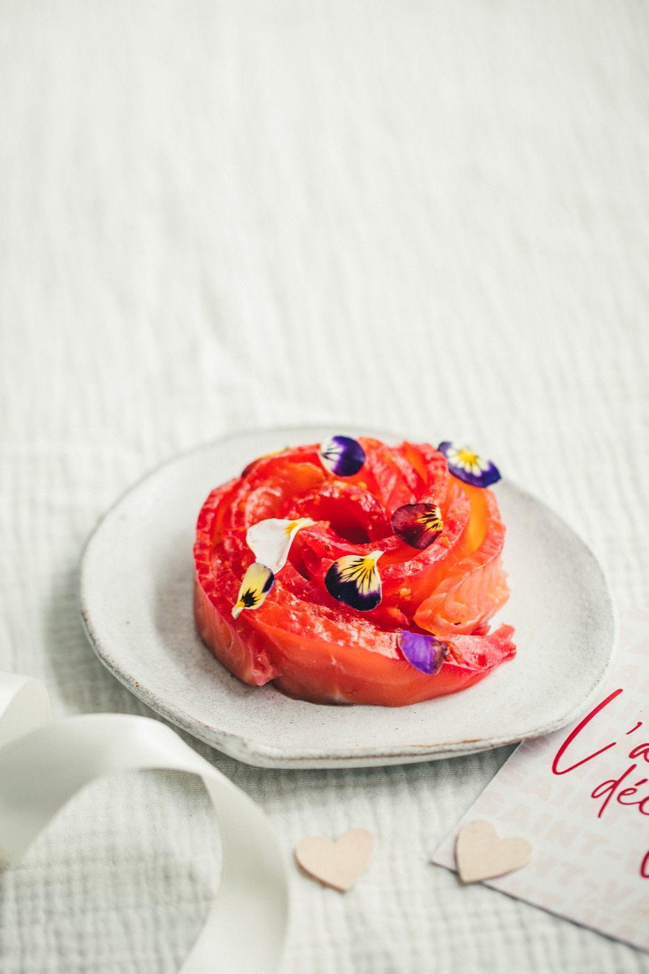 Rose de saumon gravlax, betterave, harissa.jpeg Rose de saumon gravlax, betterave, harissa.jpeg