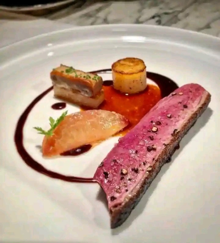 Mini brioche and smoked duck and orange gel