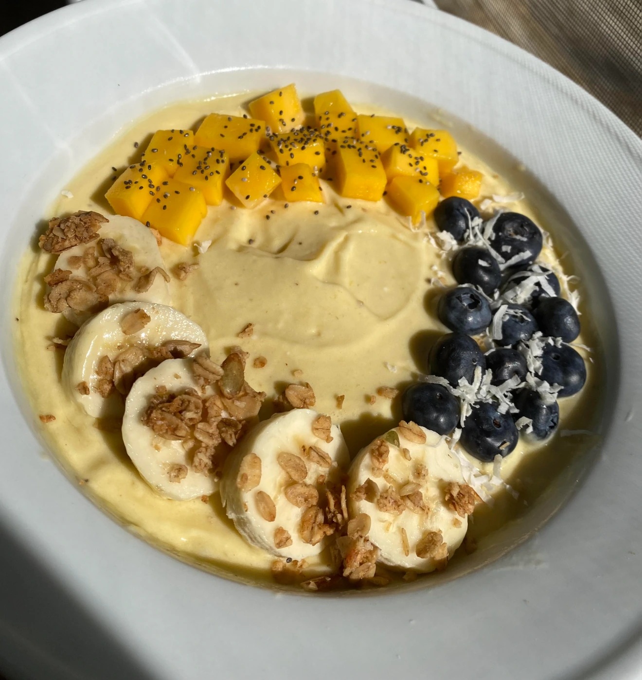 banana smoothie bowl.jpg banana smoothie bowl.jpg
