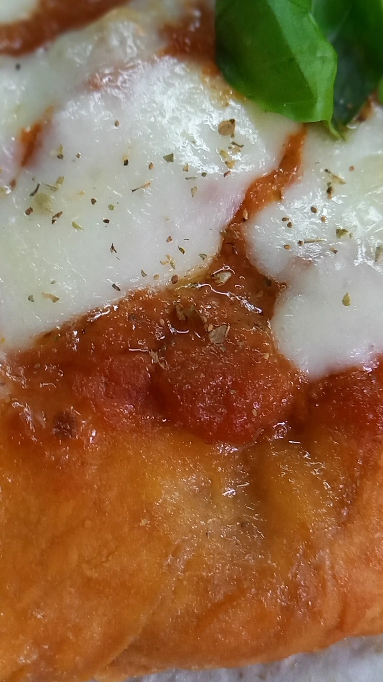 Focaccia margherita.jpg Focaccia margherita.jpg