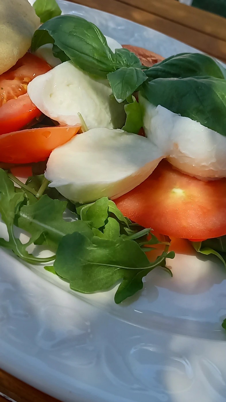 Caprese 1.jpg Caprese 1.jpg