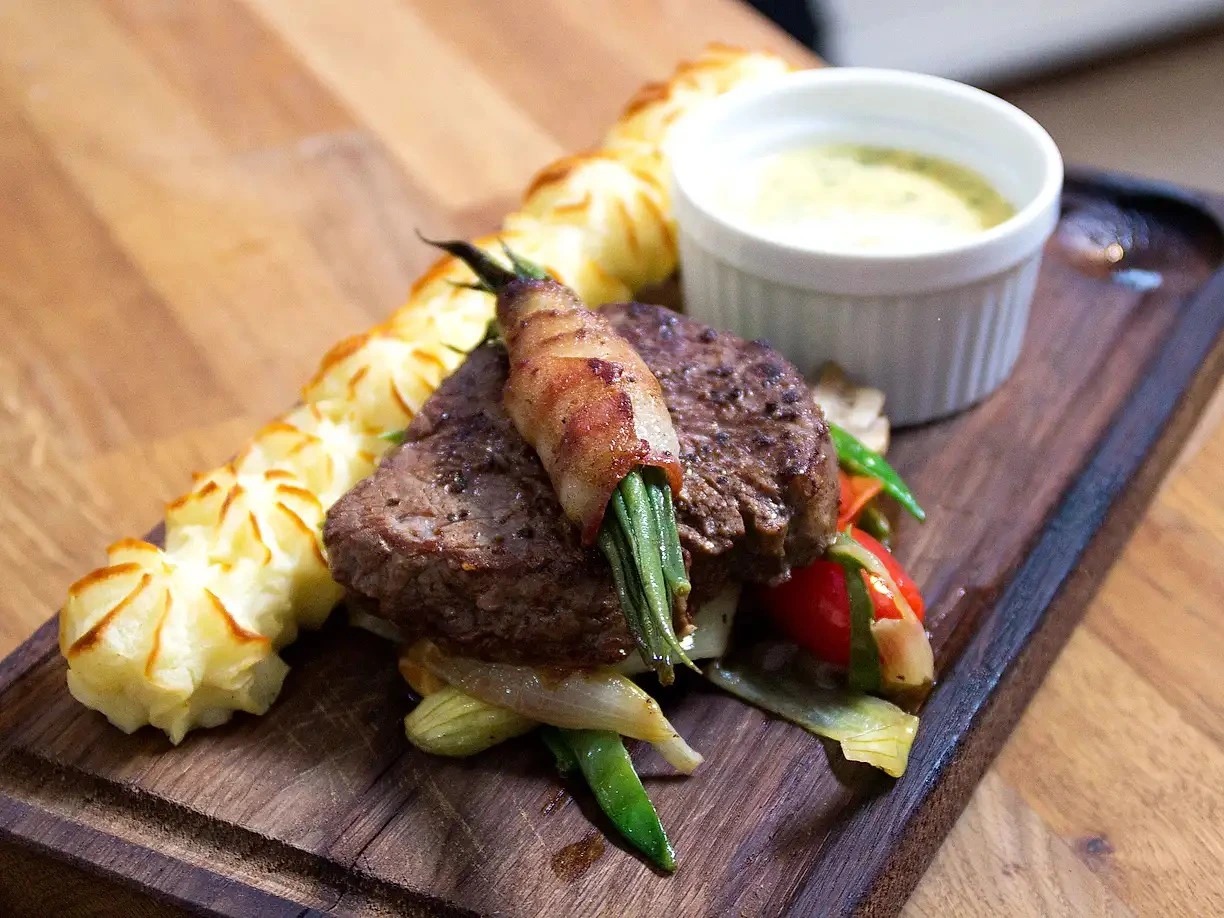 oxfileplanka-med-duchessepotatis-och-bearnaise.jpg oxfileplanka-med-duchessepotatis-och-bearnaise.jpg