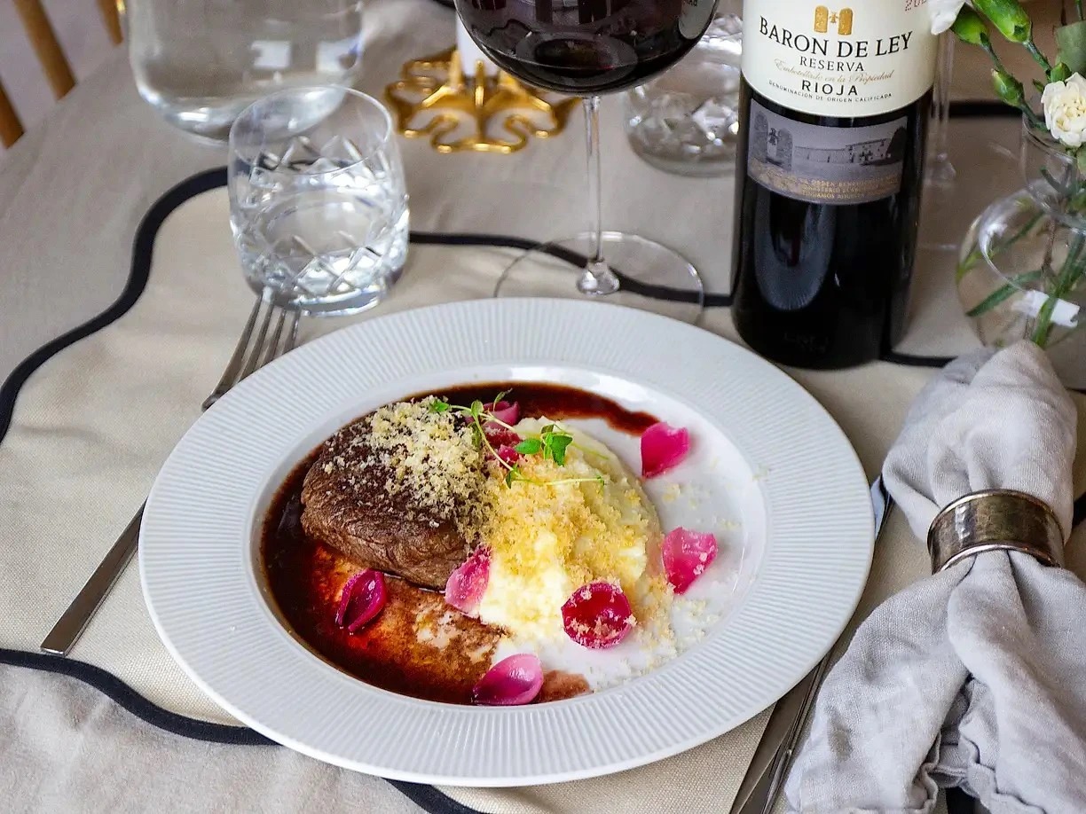 baron-de-ley-oxfile-med-skysas-brynt-hasselnotssmor-och-blomkalspure.png (1).jpg baron-de-ley-oxfile-med-skysas-brynt-hasselnotssmor-och-blomkalspure.png (1).jpg