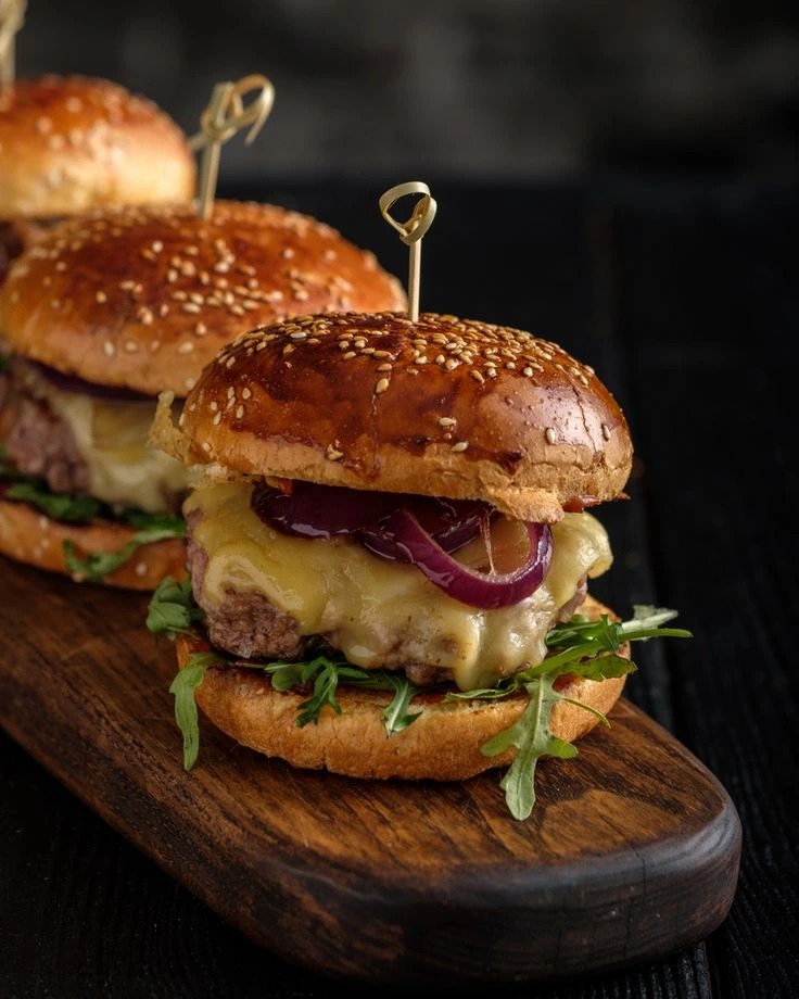 BURGERS KEFTA MAROCAIN AVEC DE LA MAYO À LA HARISSA.jpeg