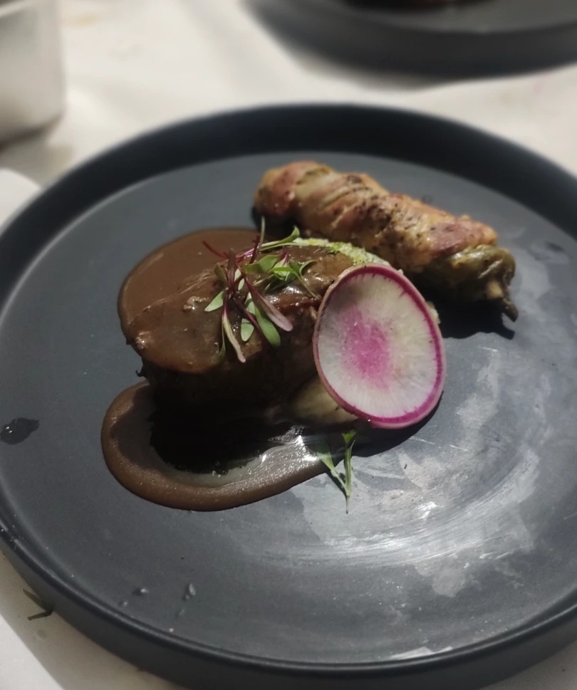 Sabores en la tierra ( filete de res o rollo de res relleno ))