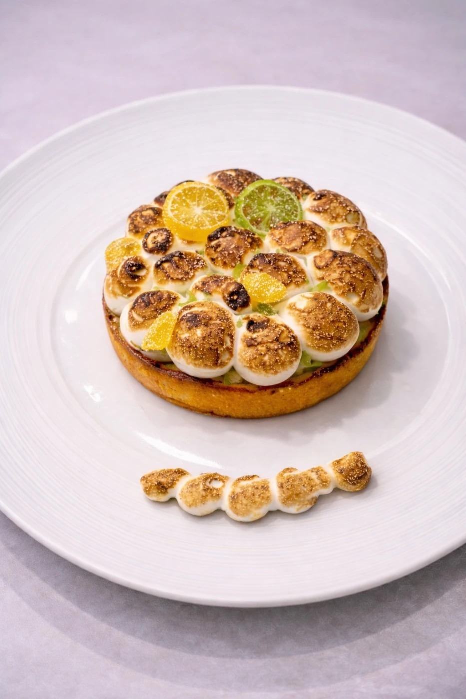 Jeu d’agrumes et de meringue, entre acidité maîtrisée et douceur aérienne.png