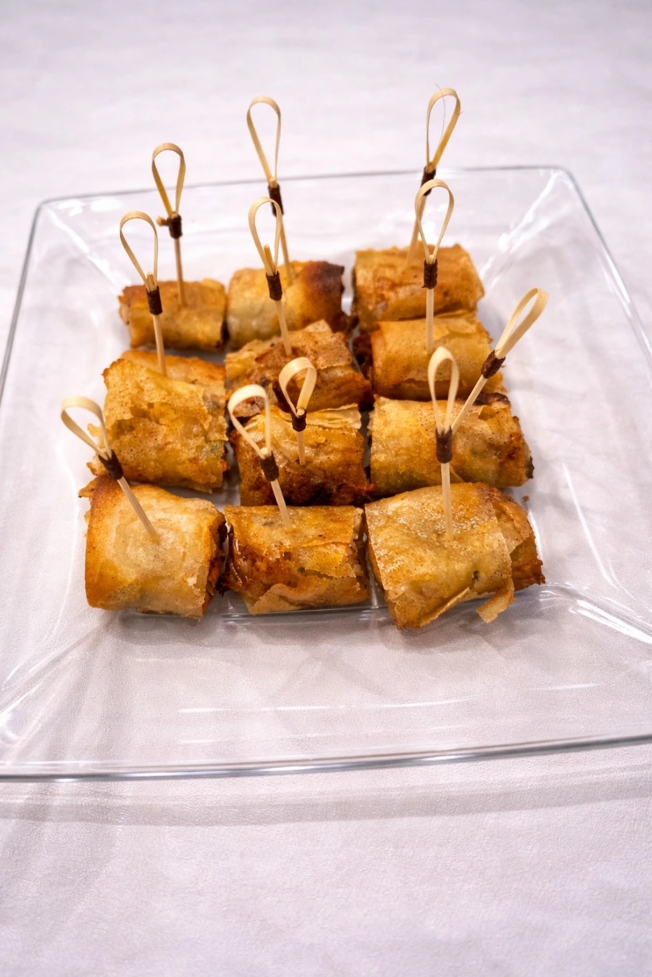 Duo de nems croustillants, alliance de la terre et de la mer en amuse-bouche.jpg