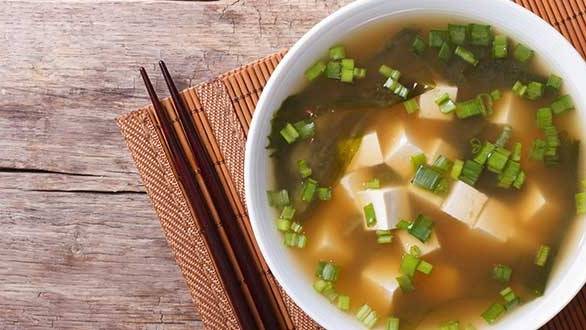 Platos-tipicos-de-Japon-Sopa-de-misho.jpg