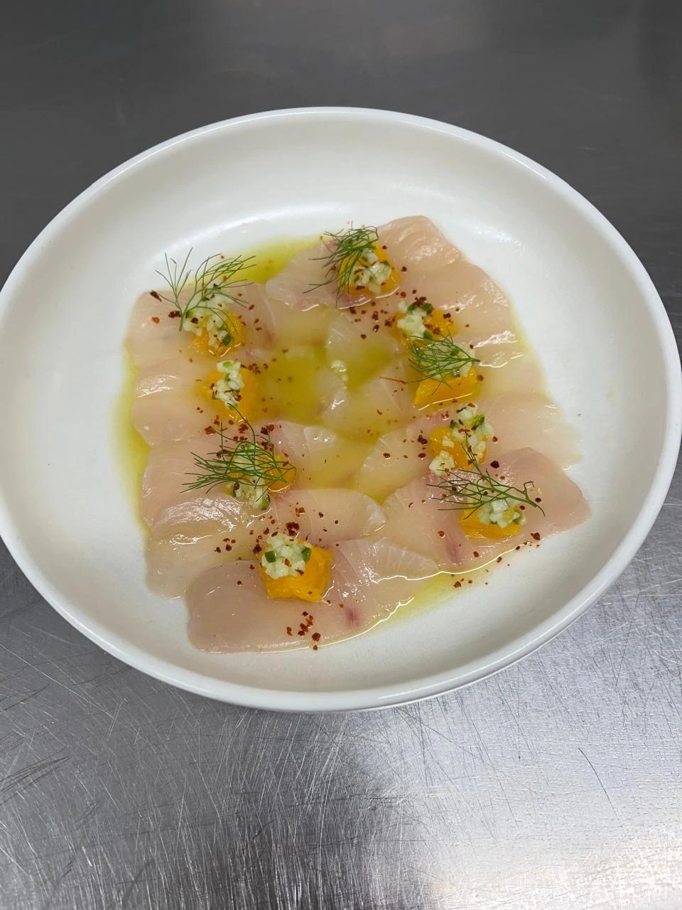 Crudo de Olhete com segmento de laranja.jpeg