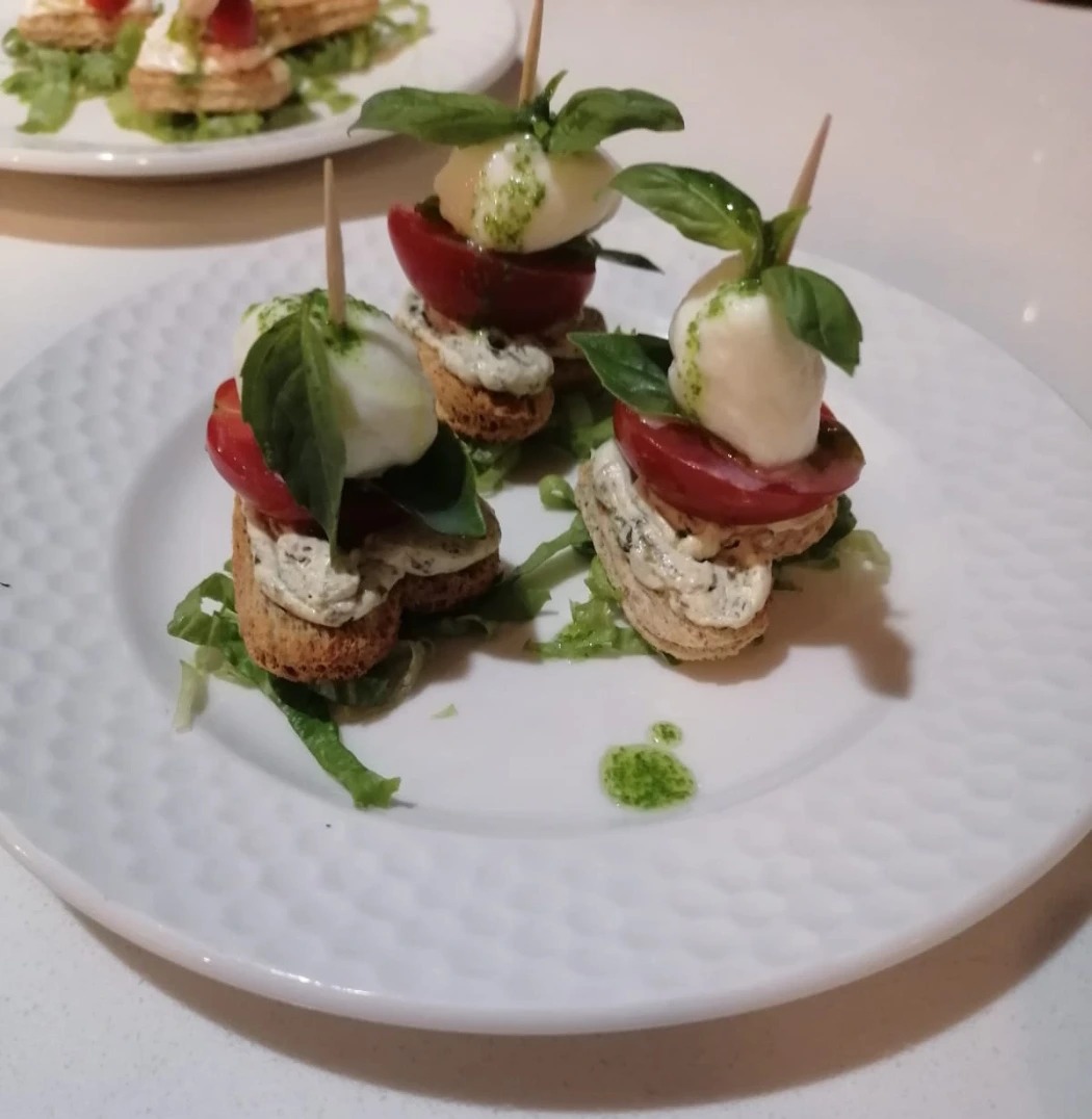 canapes capresse 2.jpeg