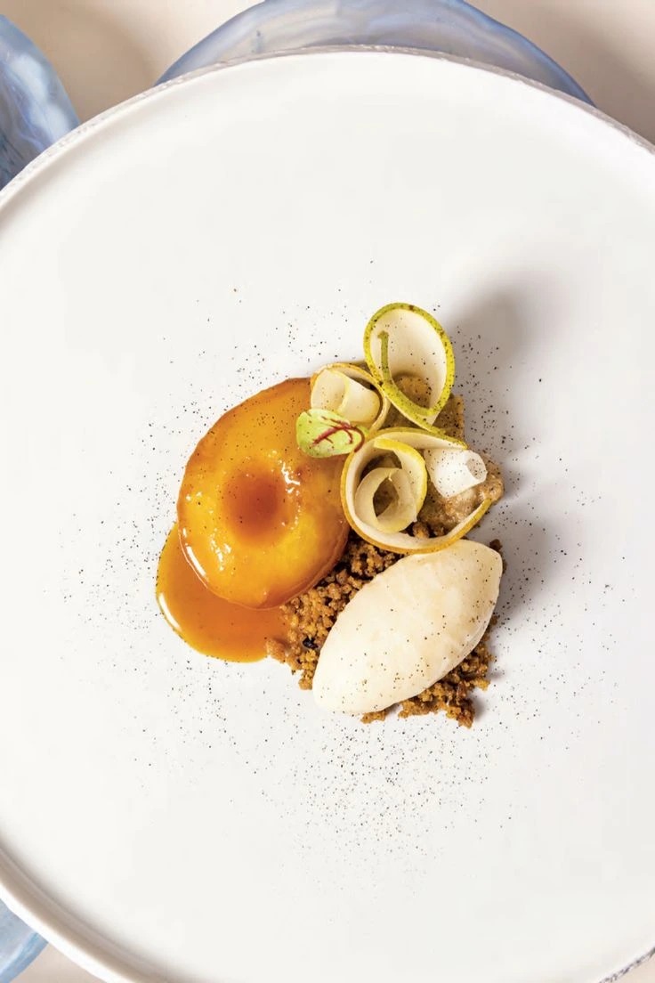 POIRE WILLIAMS RÔTIE AU MIEL, CONDIMENT POIRE OSEILLE, SABLÉ AU POIVRE MACERON.jpeg