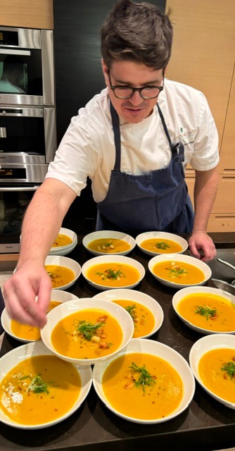 chef platering .jpeg chef platering .jpeg