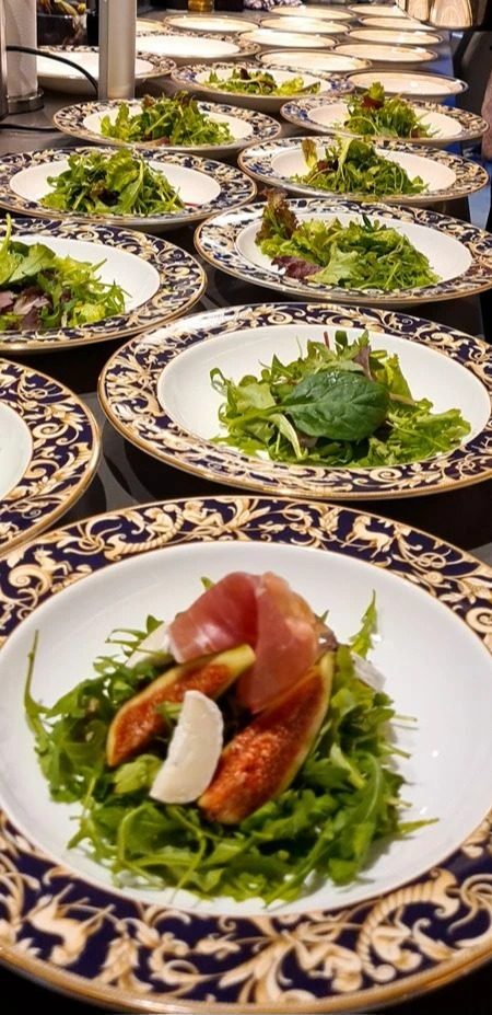 Fig - Goat cheese - prosciutto and mixed greens salad.JPG