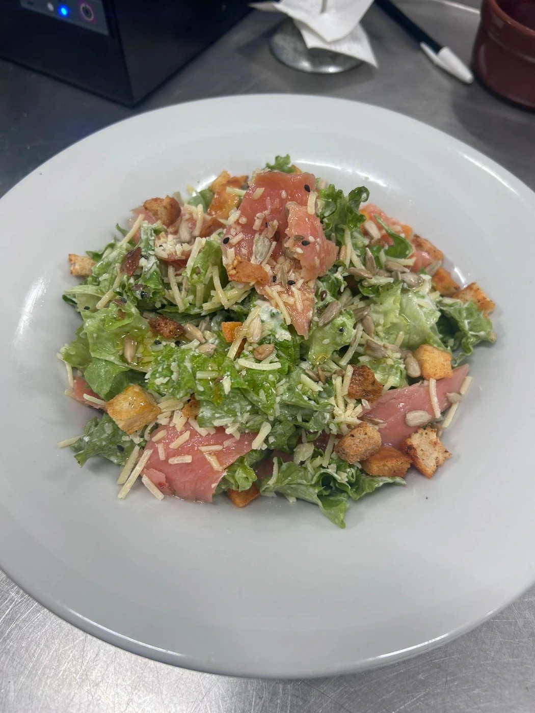 Ensalada Caesar de Salmón ahumado.jpeg