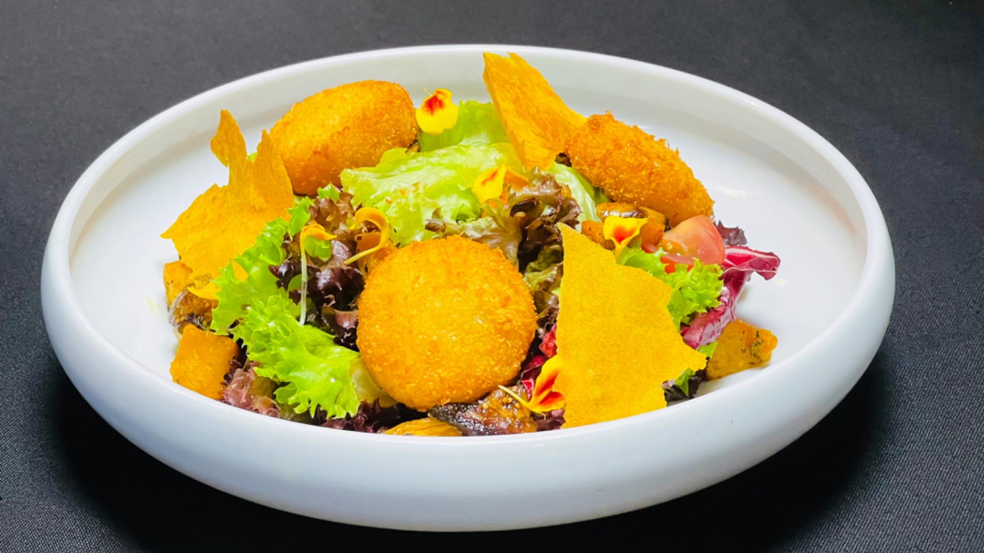 Fried cheese salad with green lettuce