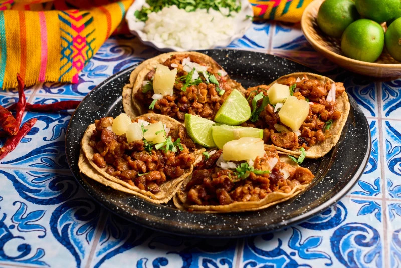 10-platillos-mexicanos-que-debes-probar-tacos-al-pastor.png