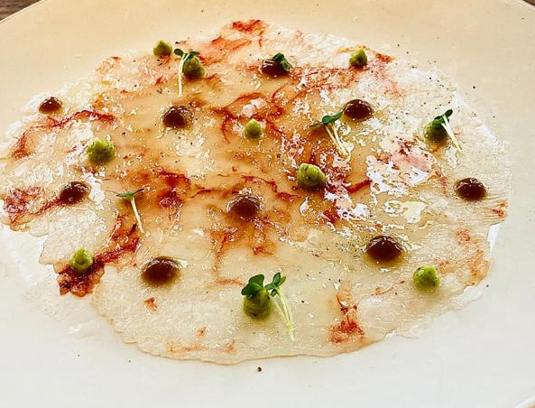 carpacho gamba roja, crema de aguacate y pure de pasas al ron.jpeg