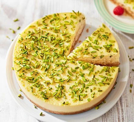 white-chcoloate-marscapone-and-pistachio-cheesecake-661ace2.jpg