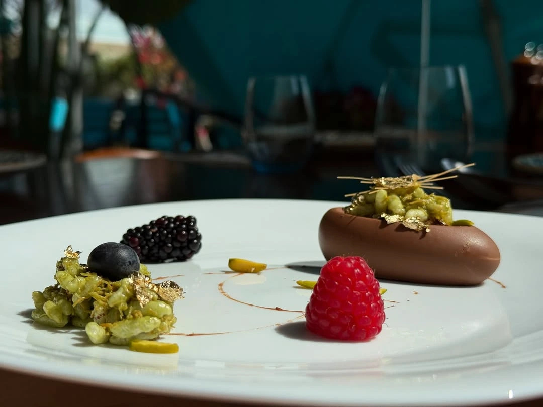 Creamy chocolate egg filled with a sweetened flower blend ????????????????#danial_k_ajeep #chocolate #tr.jpg