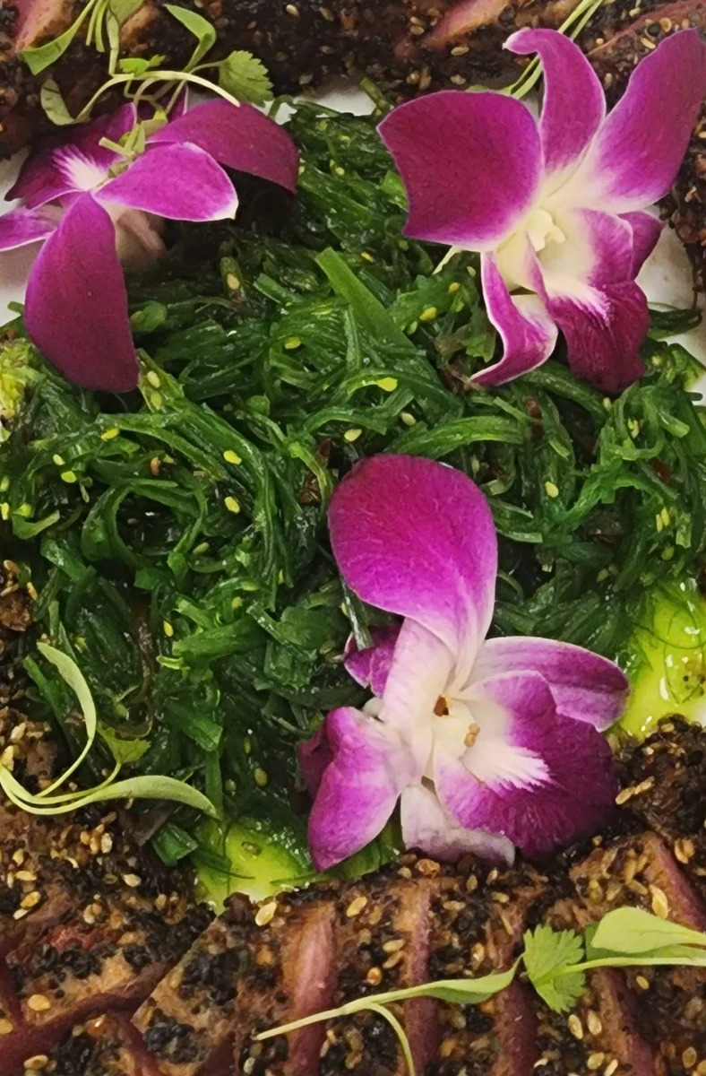 seard tuna with seaweed salad.jpg