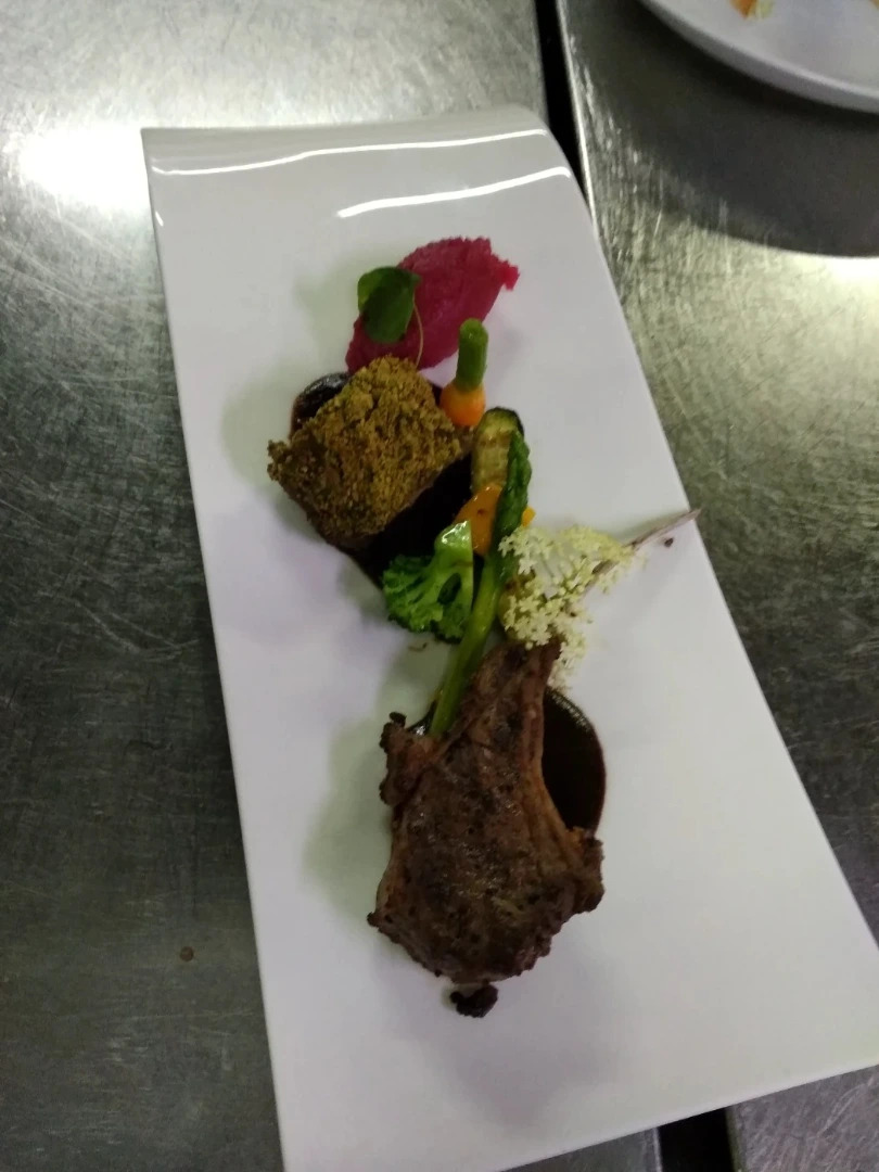 EXCLUSIVE MEAL FOR FAMILY REUNION