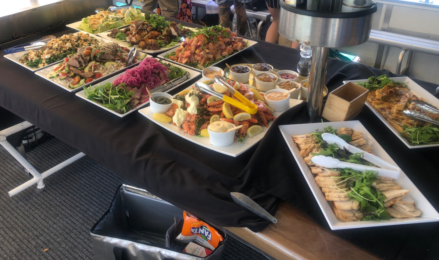 PLATINUM GOURMET LUNCH / DINNER GAZING TABLE ( 8 Guests Minimum )