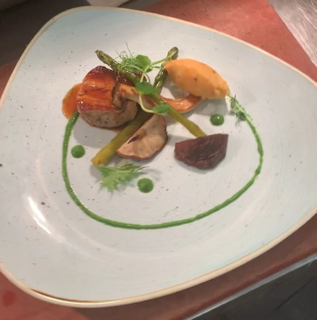 Pork fillet, chilli mash potato, chanterelle, spinach purée, bordelaise sauce.jpeg Pork fillet, chilli mash potato, chanterelle, spinach purée, bordelaise sauce.jpeg