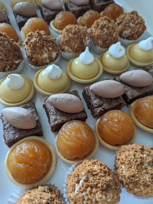 mignardise-mignardises-brownie-chocolat-merveilleux-speculoos-pralin-praline-citron-tartelette-traiteur-buffet-dessert-mariage.jpg mignardise-mignardises-brownie-chocolat-merveilleux-speculoos-pralin-praline-citron-tartelette-traiteur-buffet-dessert-mariage.jpg