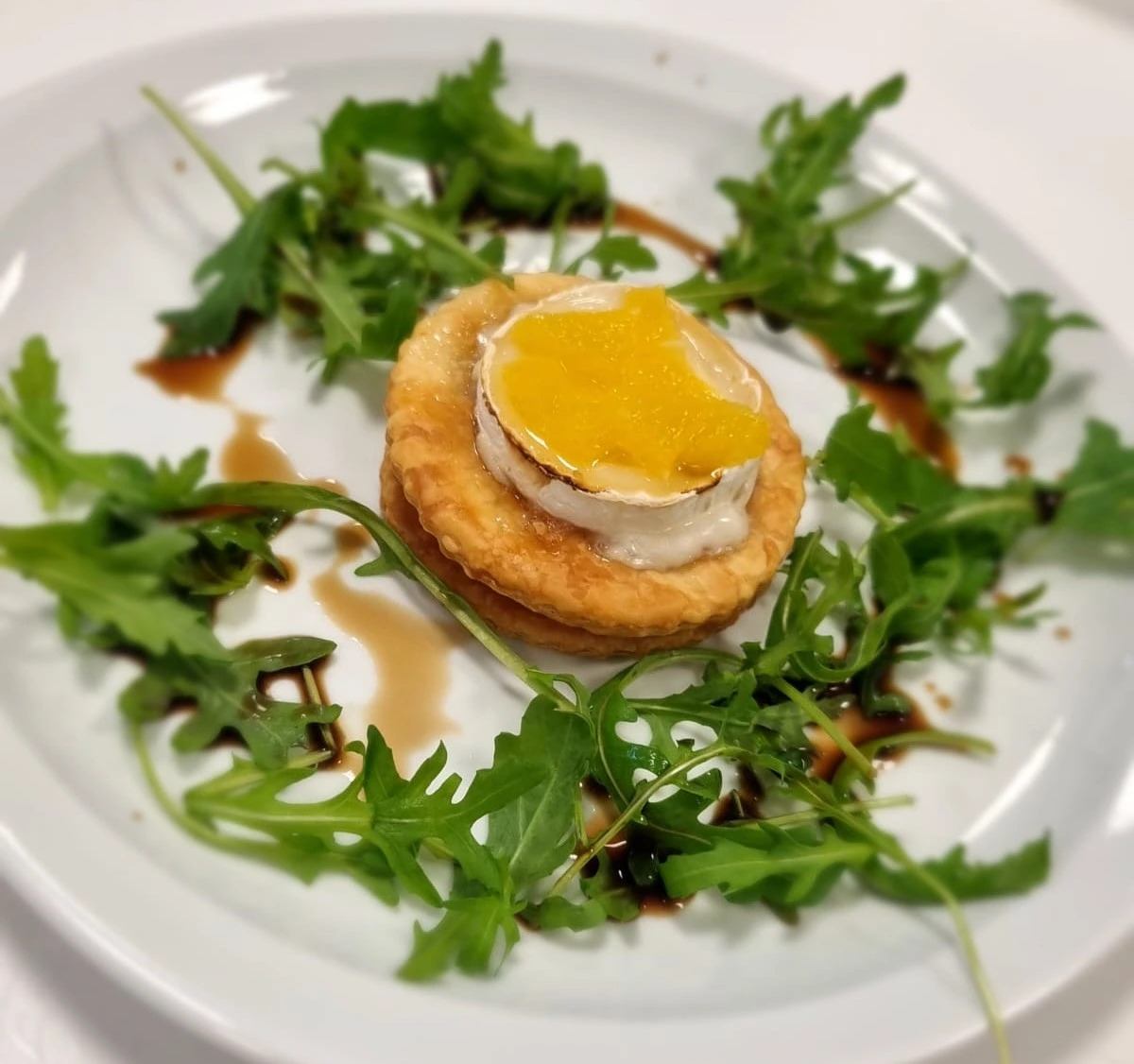 Buche de chèvre sur toast.JPG Buche de chèvre sur toast.JPG