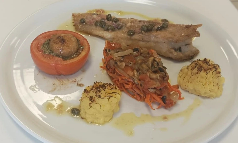 Ailes de Raie meuniere aux capres et julienne de légumes.JPG Ailes de Raie meuniere aux capres et julienne de légumes.JPG