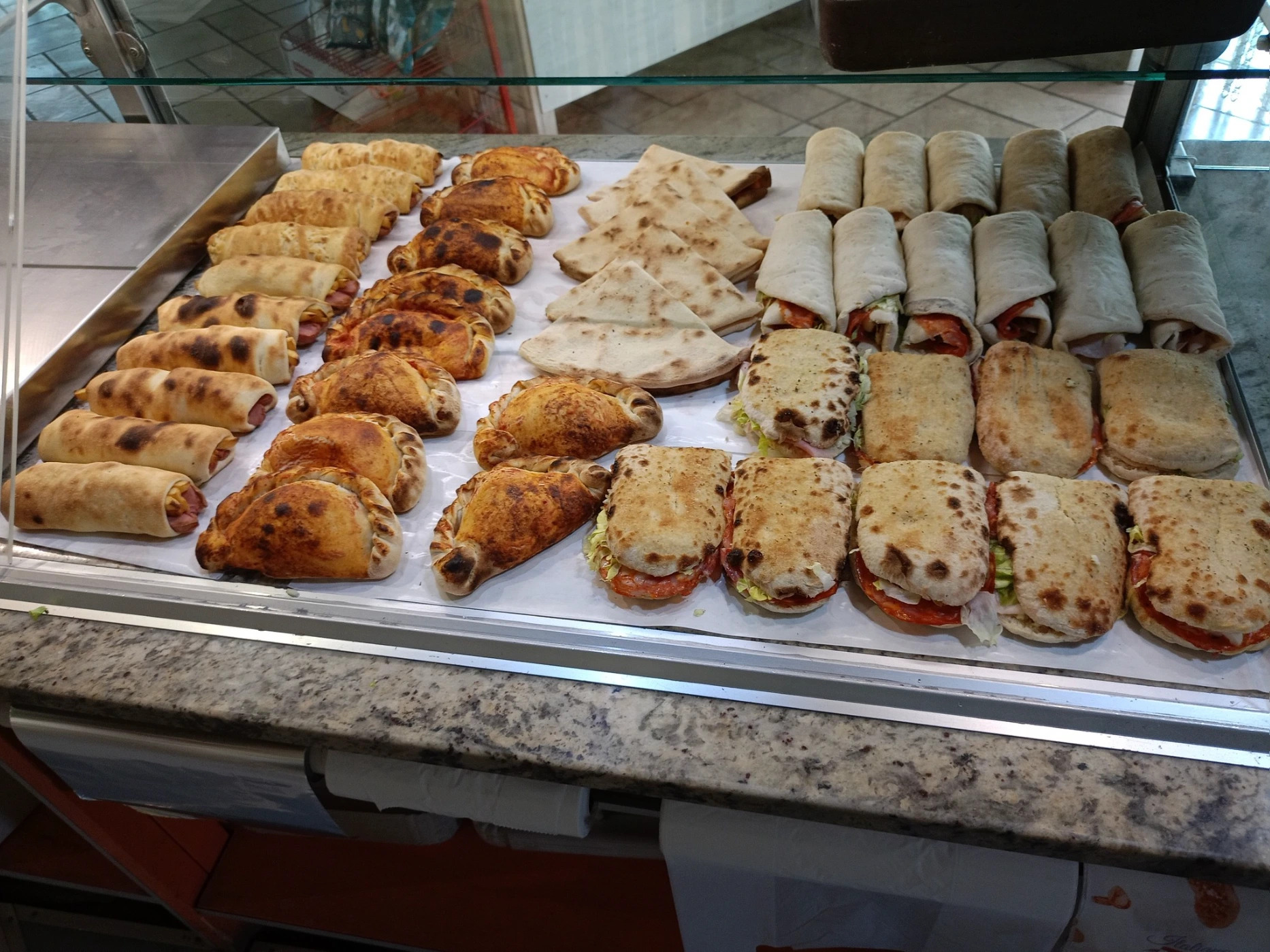 tipologia di pietanze con impasto pizza.jpg tipologia di pietanze con impasto pizza.jpg