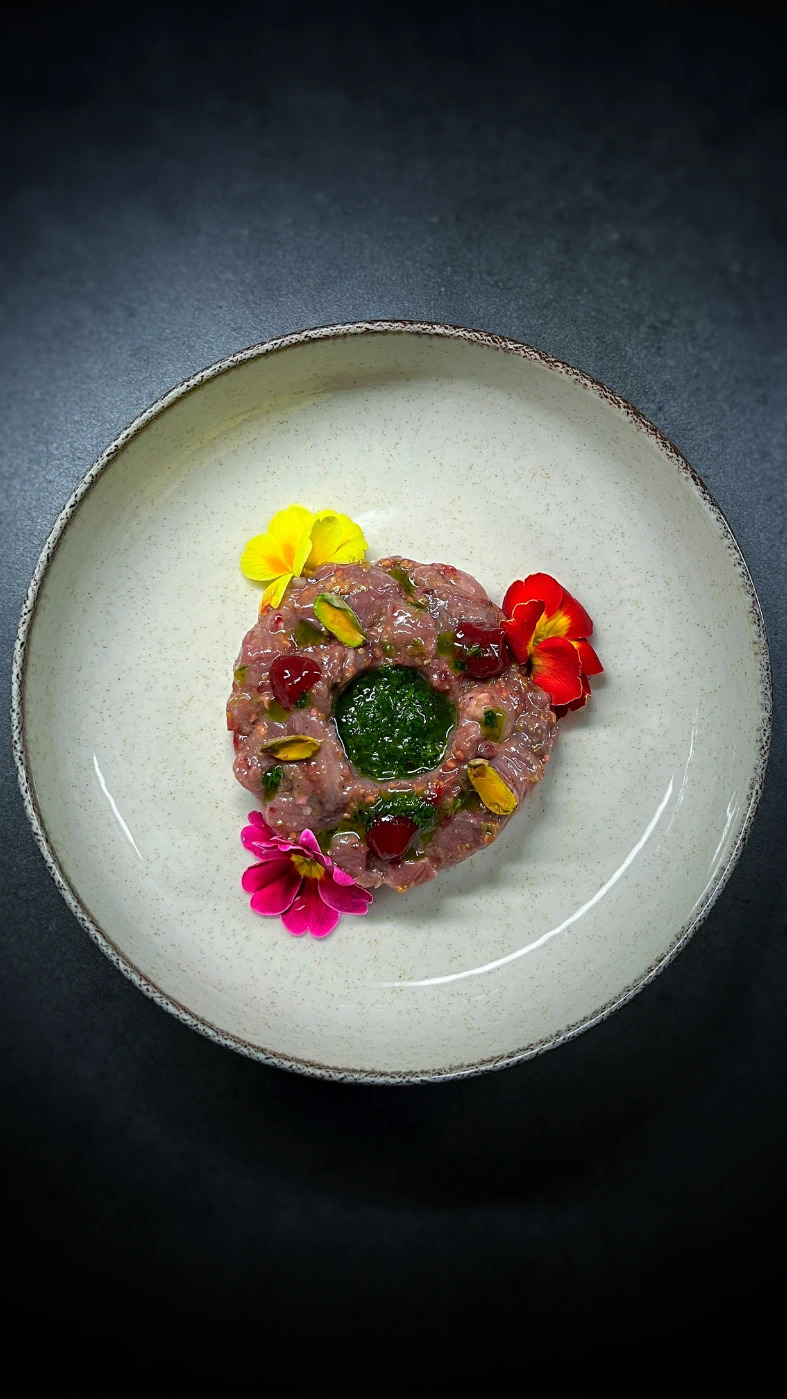 Tartare de canard framboises pistaches pesto d'herbes.jpg Tartare de canard framboises pistaches pesto d'herbes.jpg